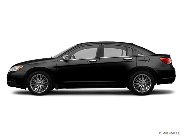 2012-chrysler-200-side_7644_001_640x480_px8.jpg