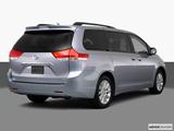  Rear 3/4 angle view photo