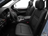  Front seats from Drivers Side photo