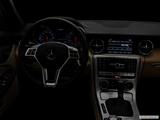  Centered wide dash shot photo