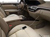  Zune and auxiliary jack photo