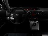  Centered wide dash shot photo