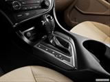  Gear shifter/center console photo