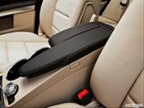  Front center console with closed lid, from driver's side looking down photo