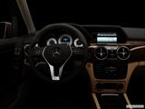 Centered wide dash shot photo