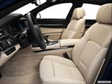  Front seats from Drivers Side photo