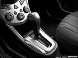  Gear shifter/center console photo