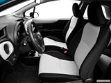  Front seats from Drivers Side photo