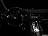  Centered wide dash shot photo