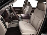  Front seats from Drivers Side photo