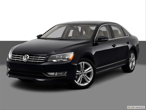 2012 Volkswagen Passat 4-door TDI SE  Sedan Front angle medium view photo