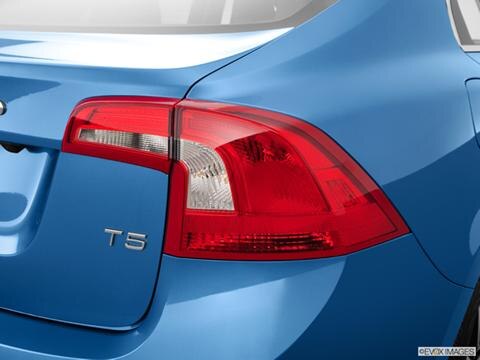 2014-volvo-s60%20t5-tail-light_8928_044_