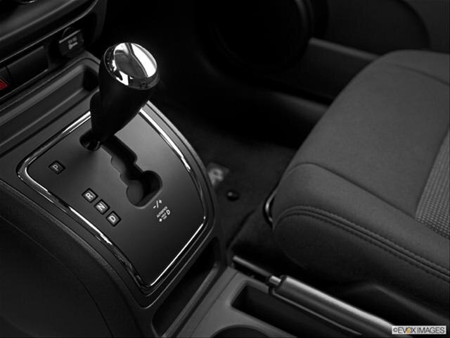 2013-jeep-patriot-gear-shifter_8380_087_640x480.jpg