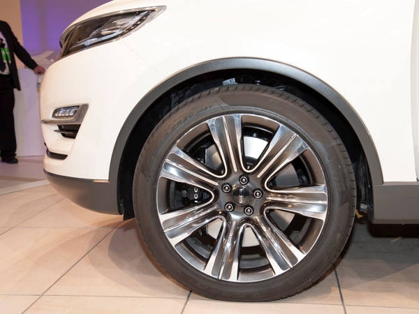 lincoln-mkc-concept-(1)-600-001