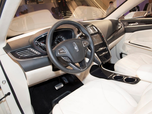 lincoln-mkc-concept-(3)-600-001