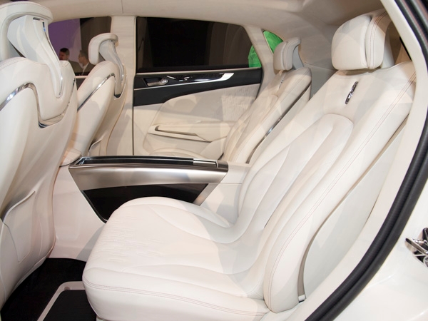 lincoln-mkc-concept-(7)-600-001