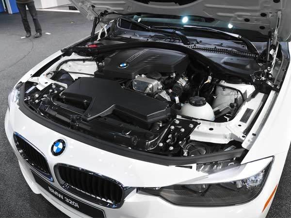 2013_bmw_320i_9-600-001