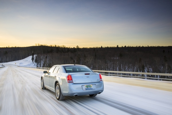 2013-chrysler-300--glacier-edition(2)-600-001