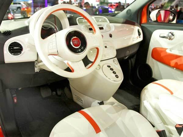 fiat-500e-interior-show-600-600-001