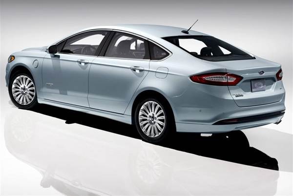 2013-ford-fusion-energi-rear-static-600-001