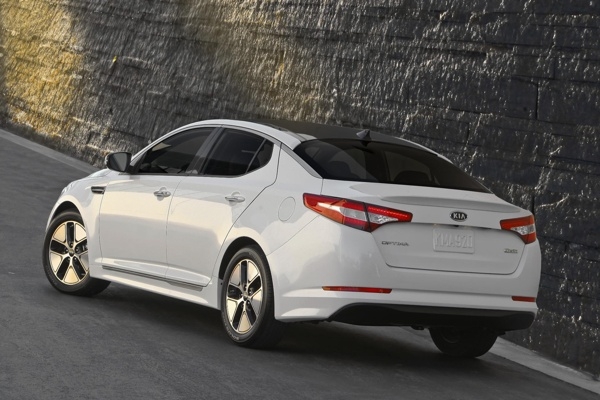 2013-kia-optima-hybrid-(1)-600-001
