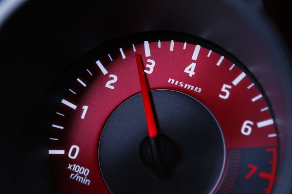 2013-juke-nismo-red-tach-600-001