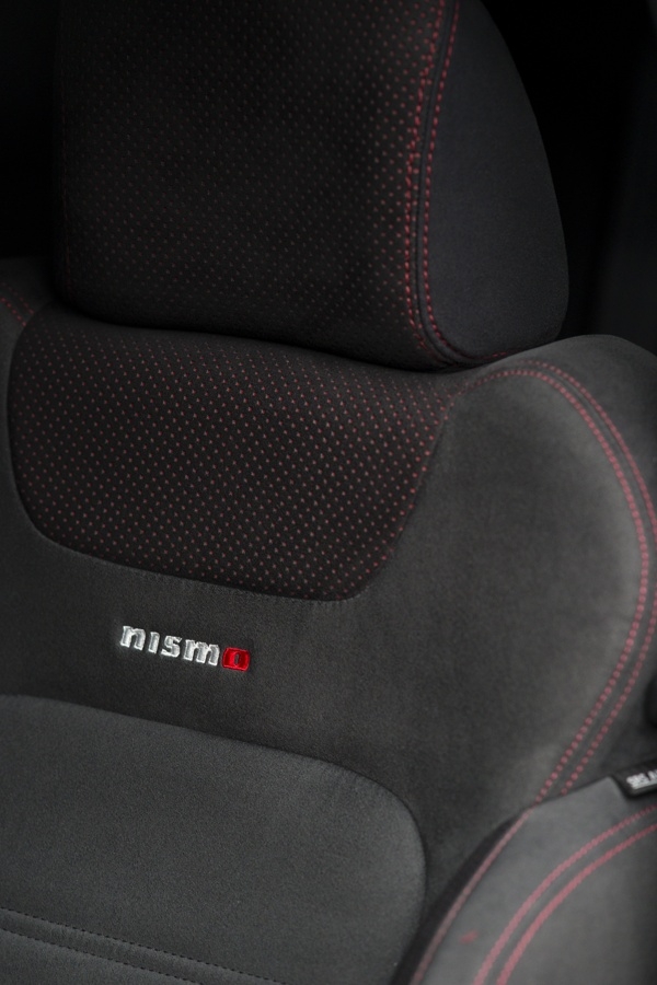 2013-juke-nismo-seat-600-001