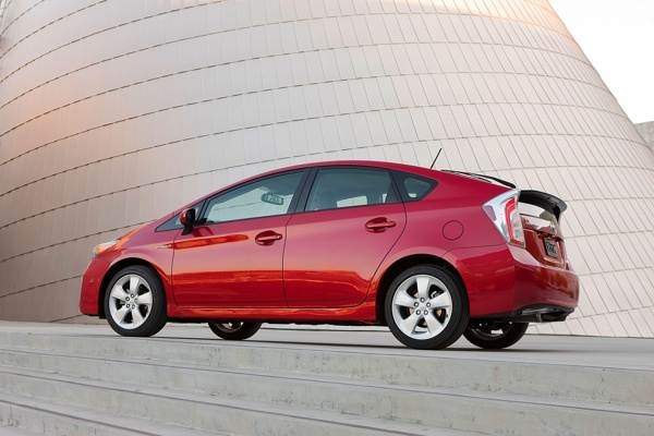 2012_toyota_prius_002-600-001