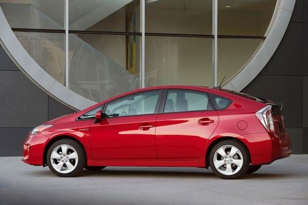 2012_toyota_prius_005-600-001