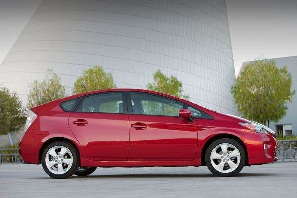 2012_toyota_prius_007-600-001