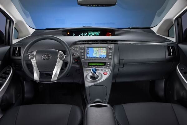 2012_toyota_prius_008-600-001
