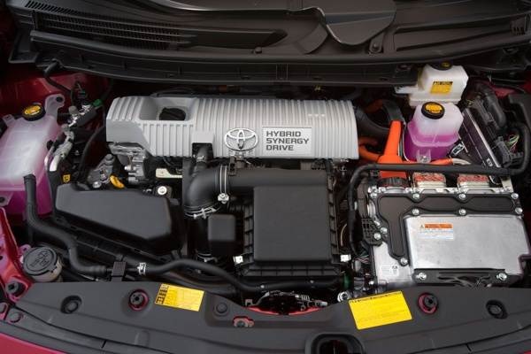 2012_toyota_prius_011-600-001