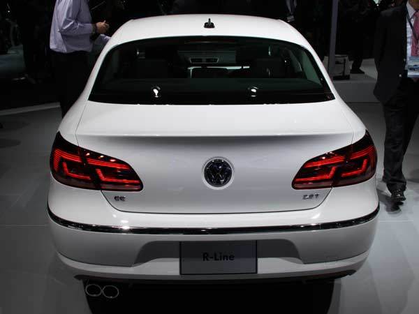 vw-cc-r-line-600-back-600-001