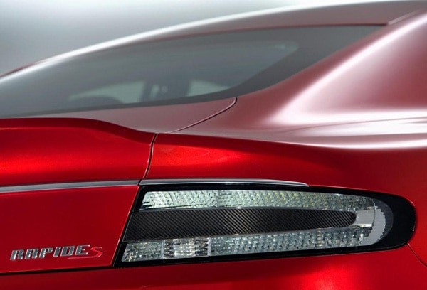 2014-aston-martin-rapide-s-taillamp-badge-detail-600-001