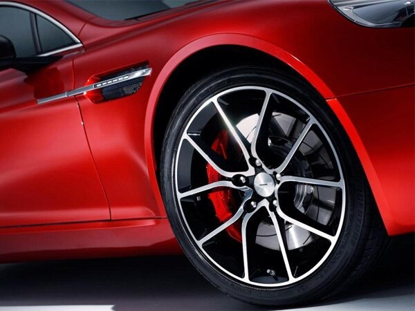 2014-aston-martin-rapide-s-wheel-fender-detail-600-001