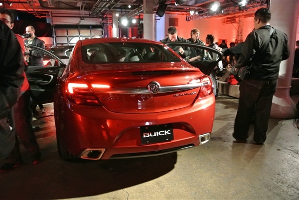 2014-buick-regal-5-600-001