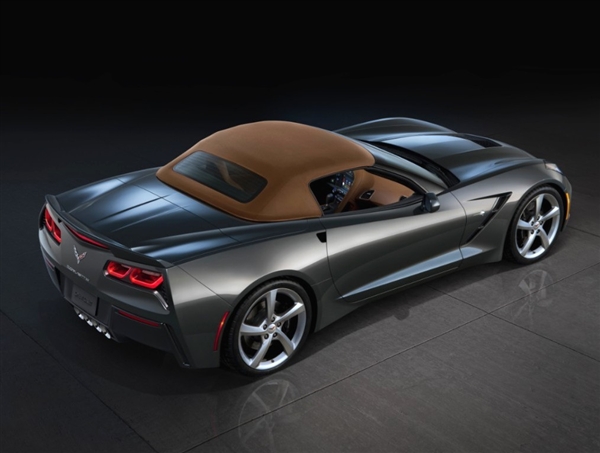 2014-chevrolet-corvette-convette-rear-static-top-up-600-001