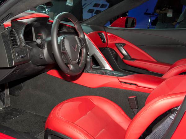 2014-chevrolet-corvette-(8)-600-001