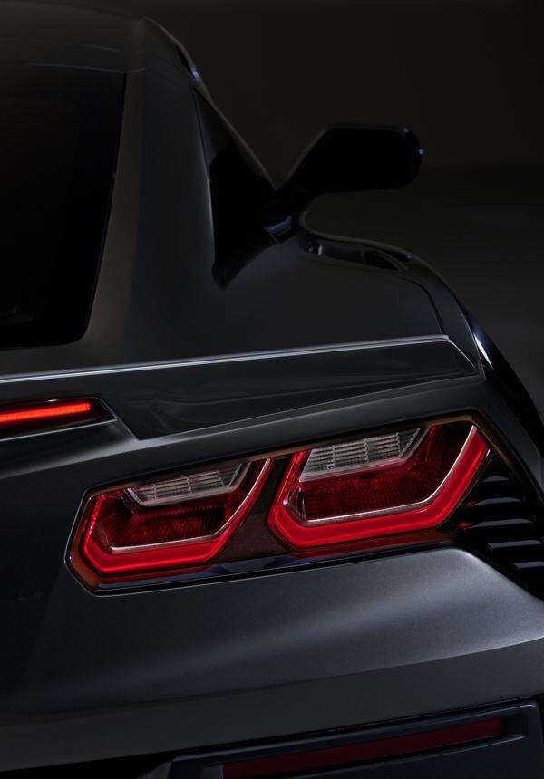 2014-chevrolet-corvette-011-600-001