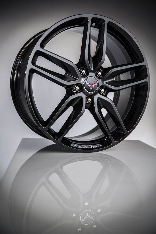 2014-chevrolet-corvette-023-600-001