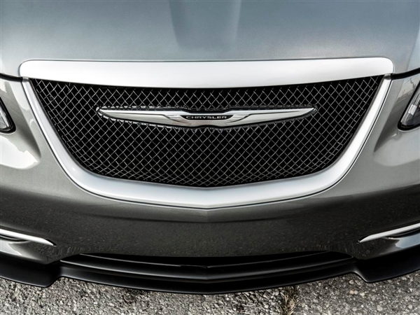 2013.5-chrysler-200-s-special-edition-grille-detail-600-001