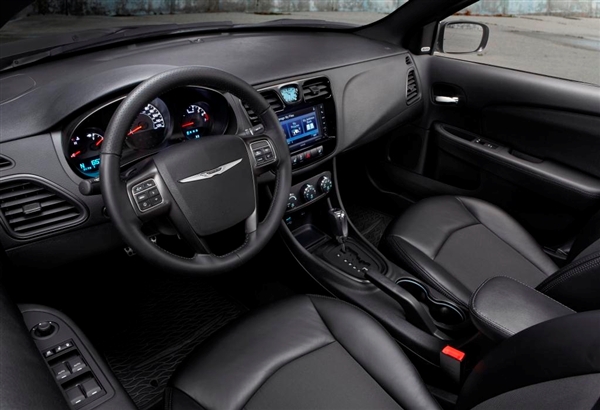 2013.5-chrysler-200-s-special-edition-interior-detail-front-600-001