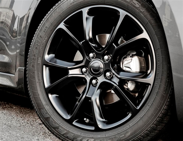 2013.5-chrysler-200-s-special-edition-wheel-detail-600-001