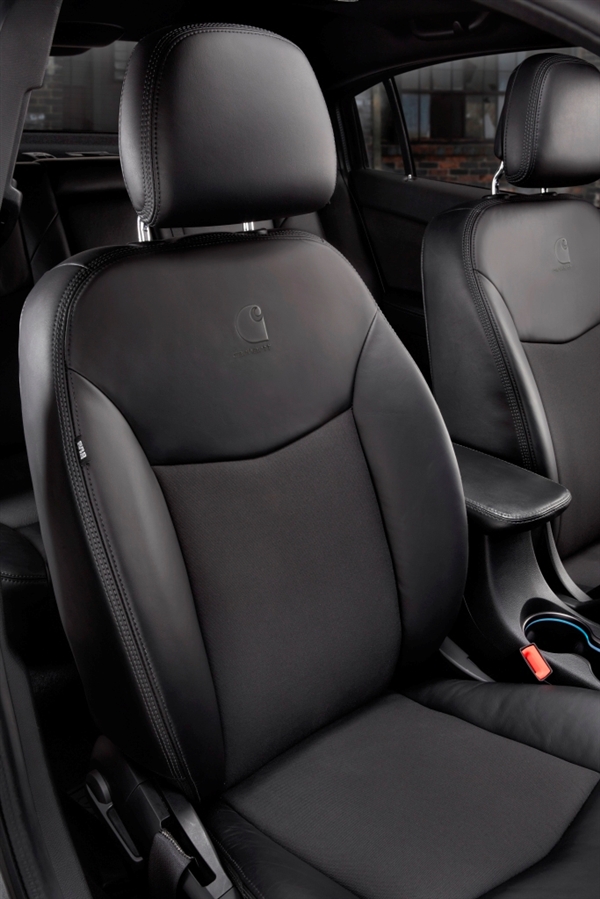 2013.5-chrysler-200s-special-edition-seat-detail-600-001