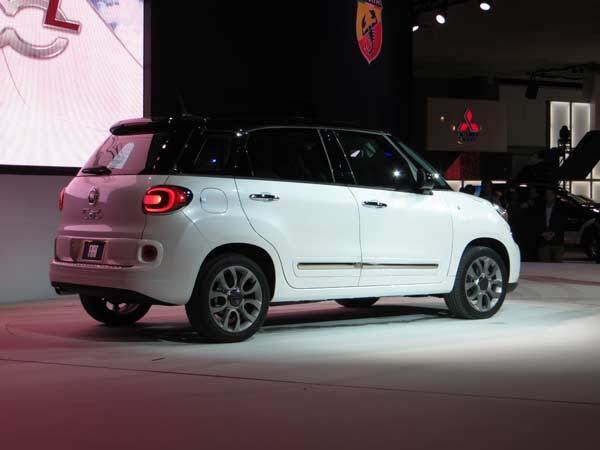 fiat-500l-show-rear-600-600-001