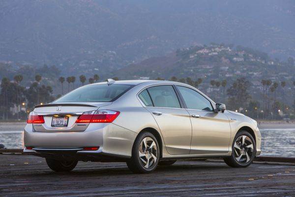 2014_honda_accord_phev_193__medium-600-001