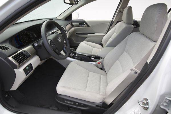 2014_honda_accord_phev_int_002_medium-600-001
