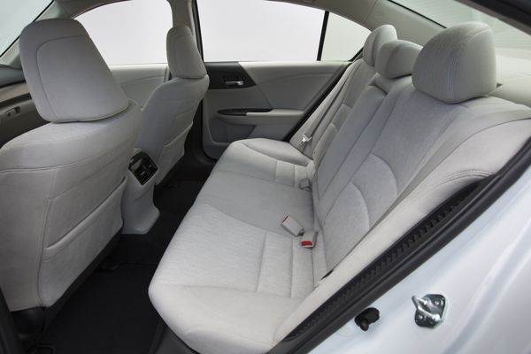 2014_honda_accord_phev_int_003_medium-600-001