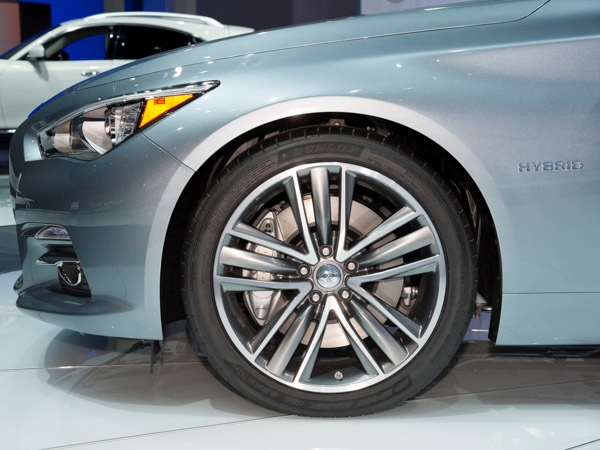 2014-infiniti-q50-(1)-600-001