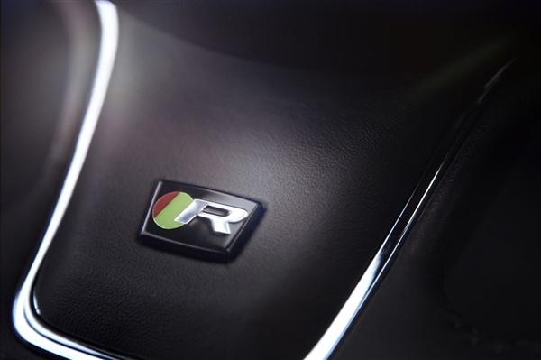 jag_xjr_image_21_260313_lowres-600-001